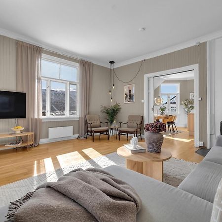 Lovely City Center Apartment With Amazing Views And Free Parking! ترومسو المظهر الخارجي الصورة